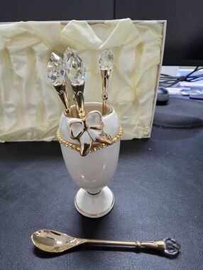6 Crystal-Topped Spoons With Cute Ceramic Holder